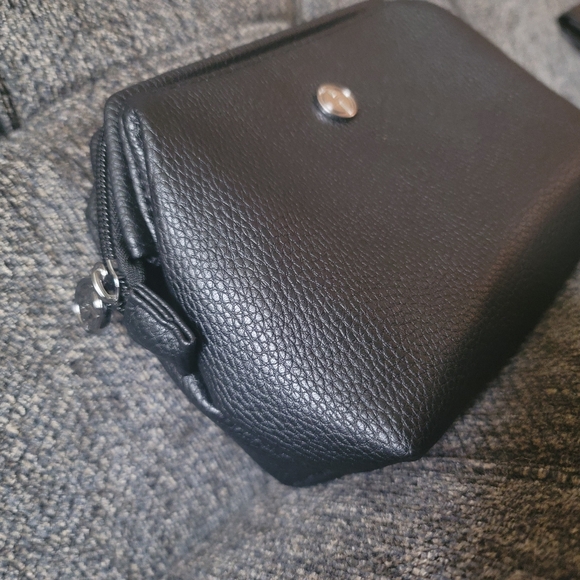 Giorgio Armani Travel Case NWOT Eva Air - Picture 12 of 14